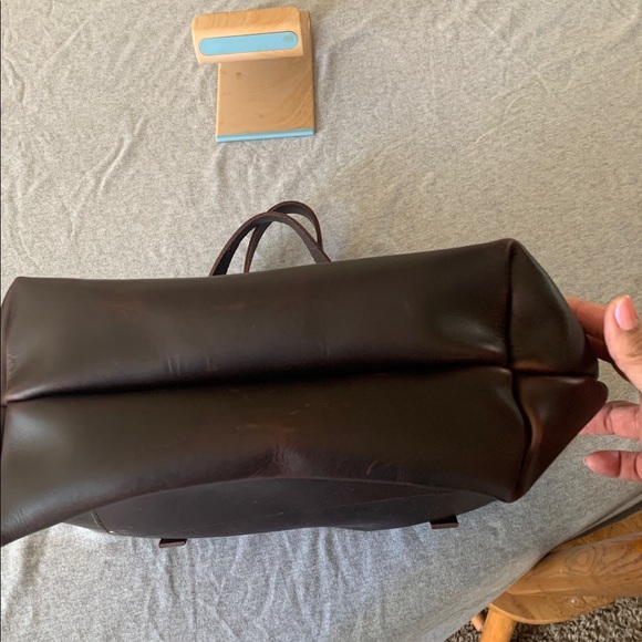 Elegant Brown Leather Tote Bag - Picture 4 of 7